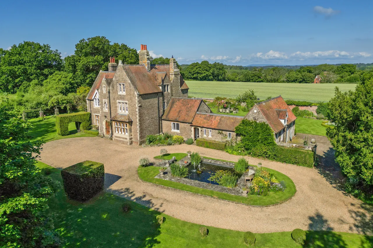 5 bed house for sale — Church Lane, Southwater, RH13