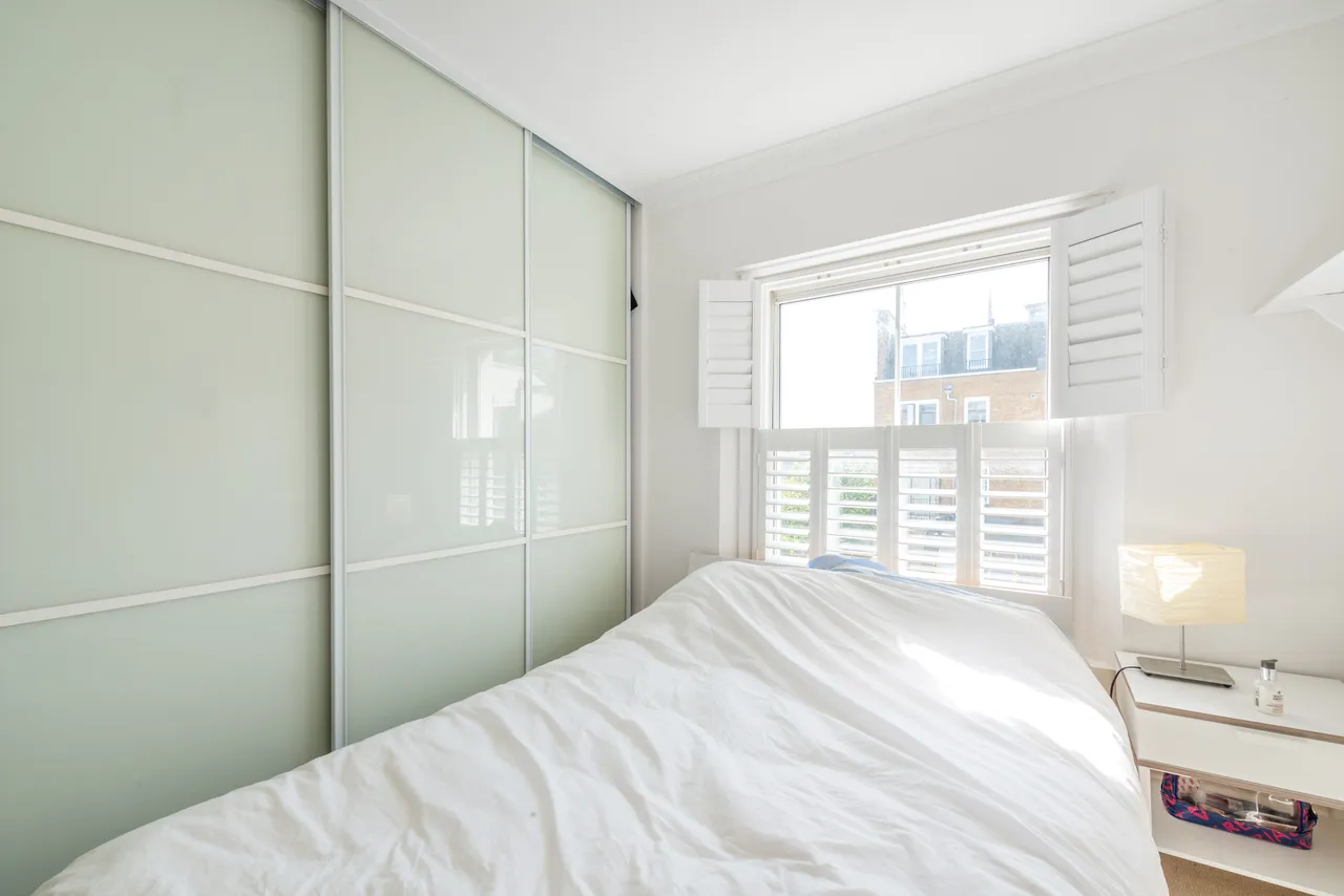 Flat 10, 52 Queens Gardens, London, photo 10
