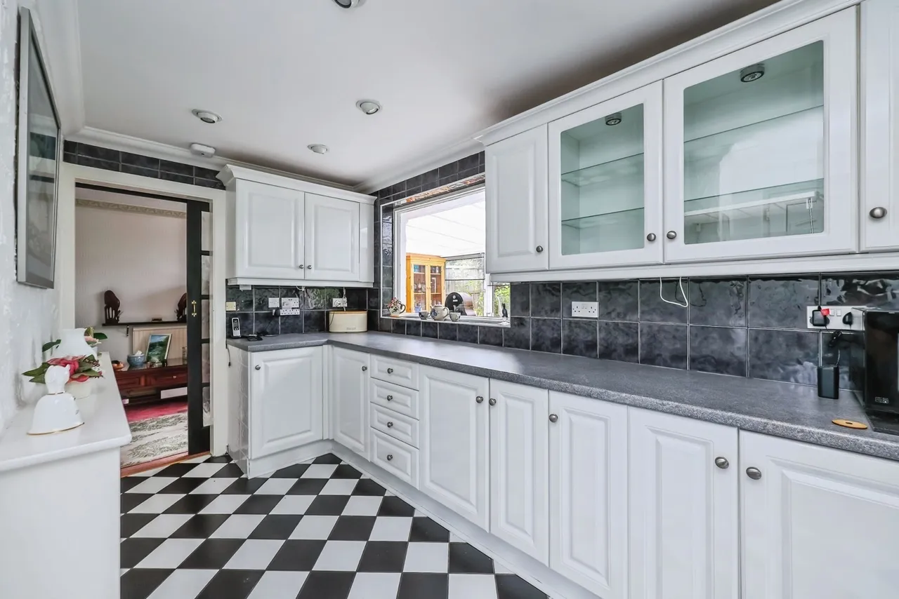 Gisburn Close, Silverdale, Nottingham, NG11, photo 6