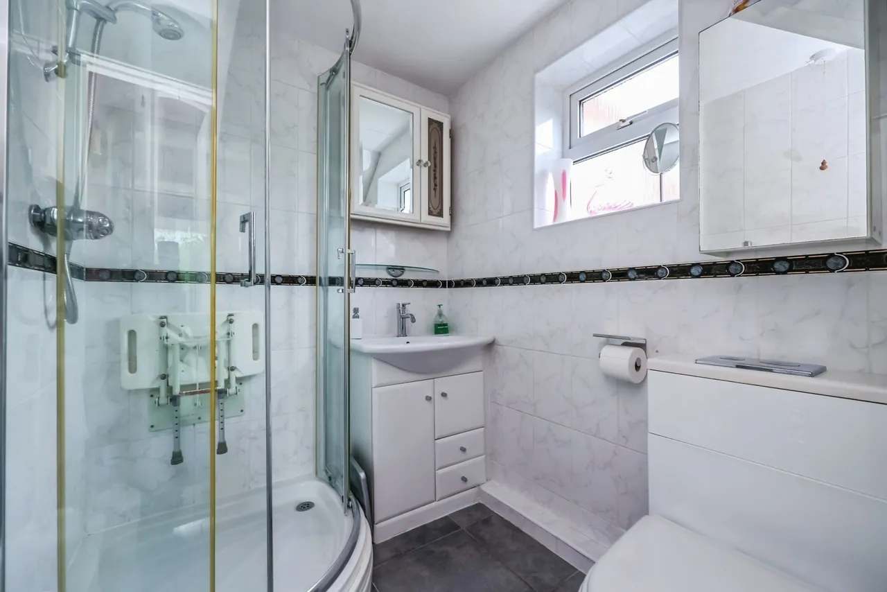 Gisburn Close, Silverdale, Nottingham, NG11, photo 11