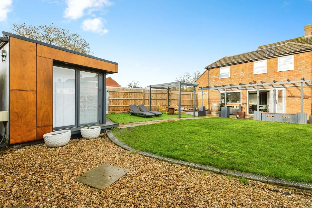 Orchard Close, Wootton, Northampton, Northamptonshire, NN4, photo 16