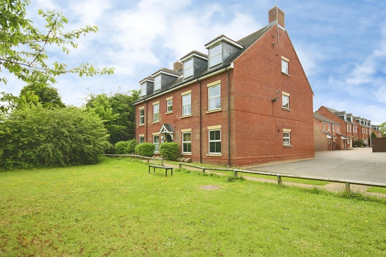 2 bed flat for sale — Brittain Lane, Warwick