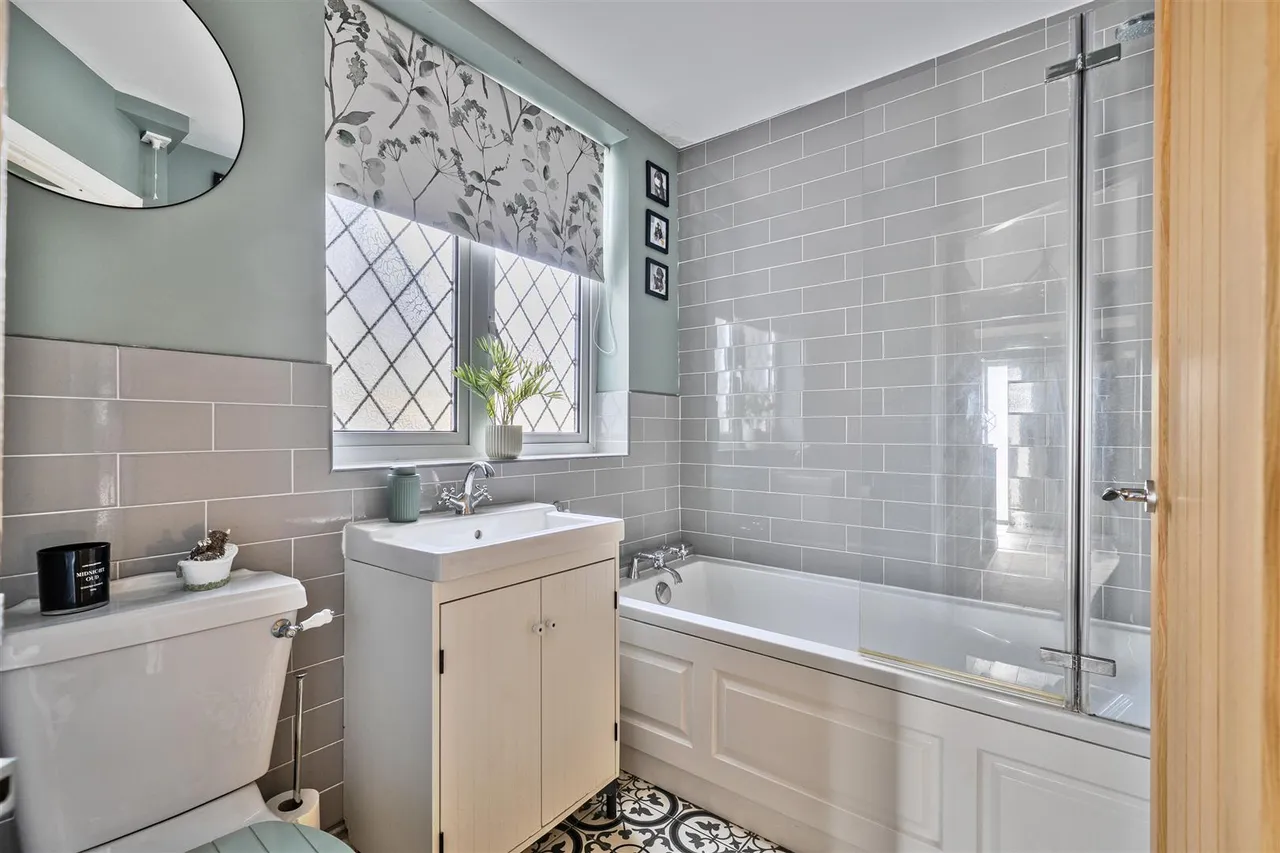 Meadow Drive, Devizes, SN10, photo 16