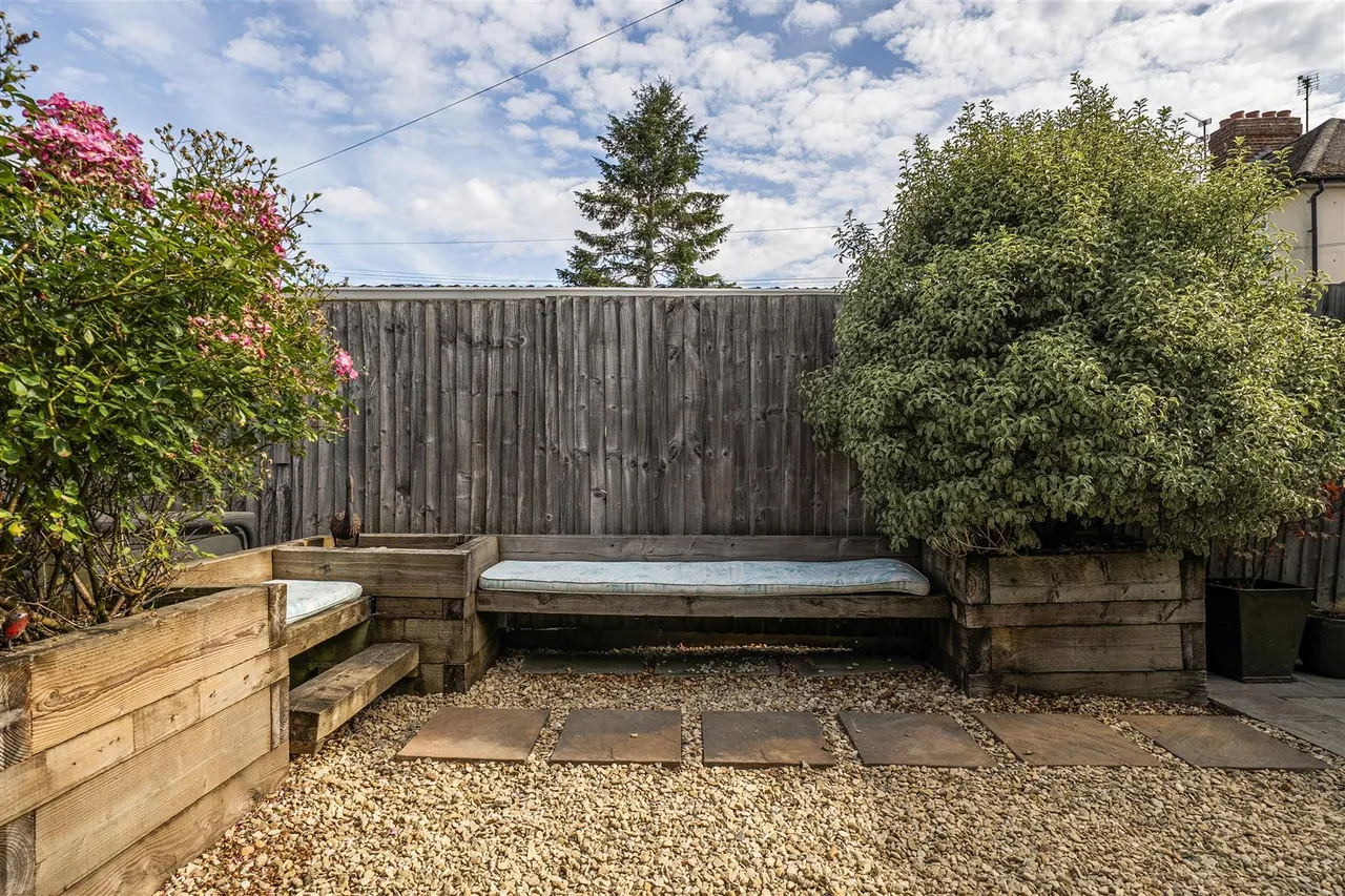 Meadow Drive, Devizes, SN10, photo 19