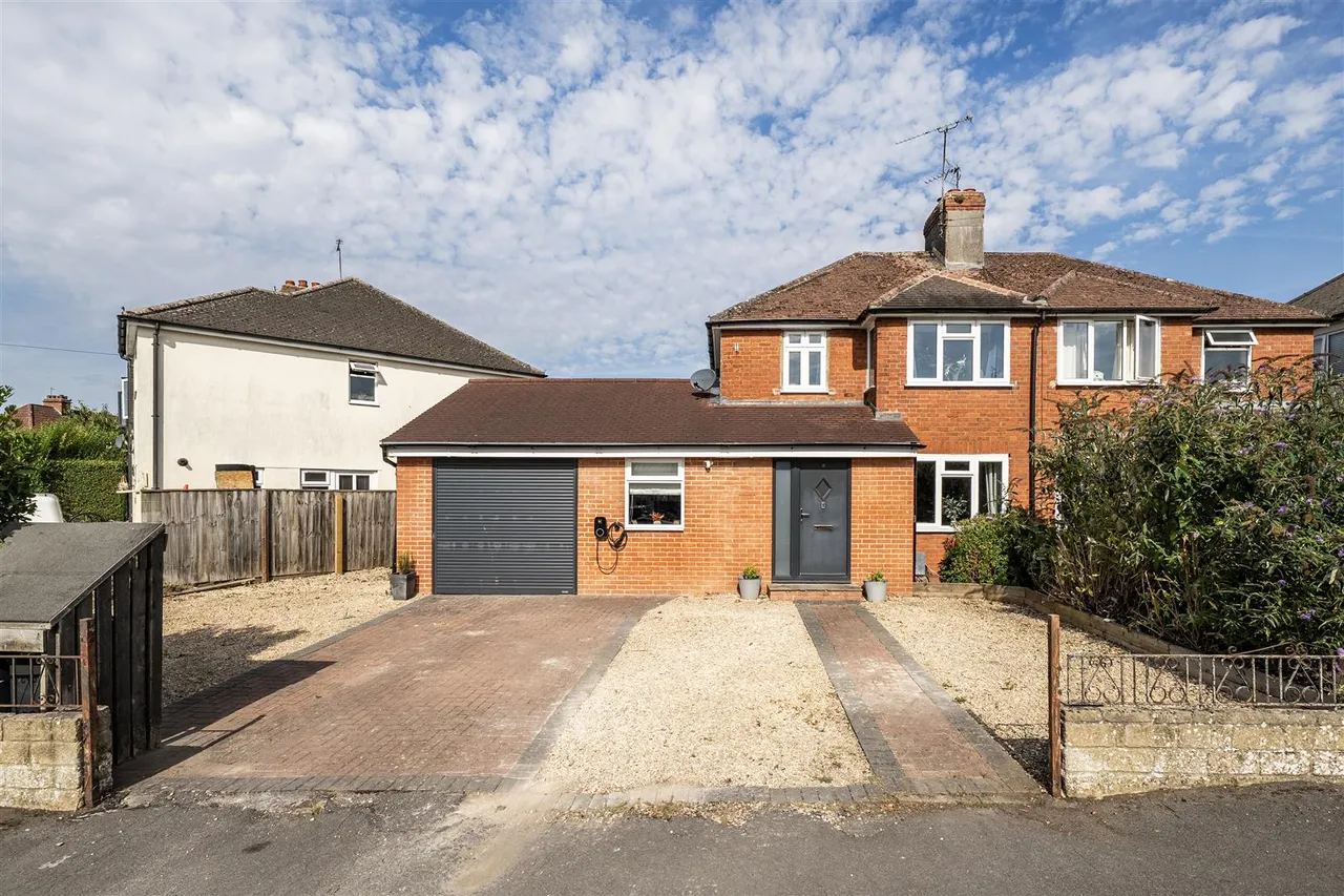 3 bed house for sale, Meadow Drive, Devizes, SN10
