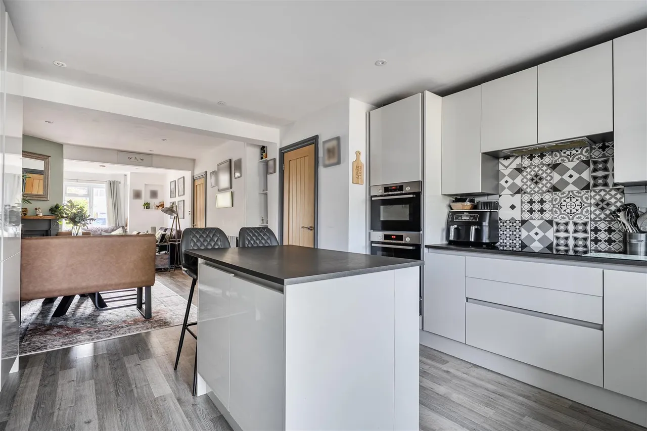 Meadow Drive, Devizes, SN10, photo 6