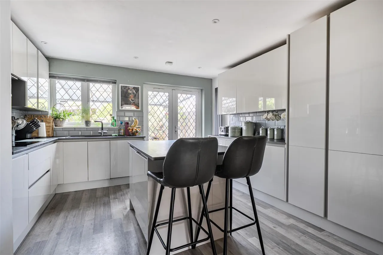 Meadow Drive, Devizes, SN10, photo 3