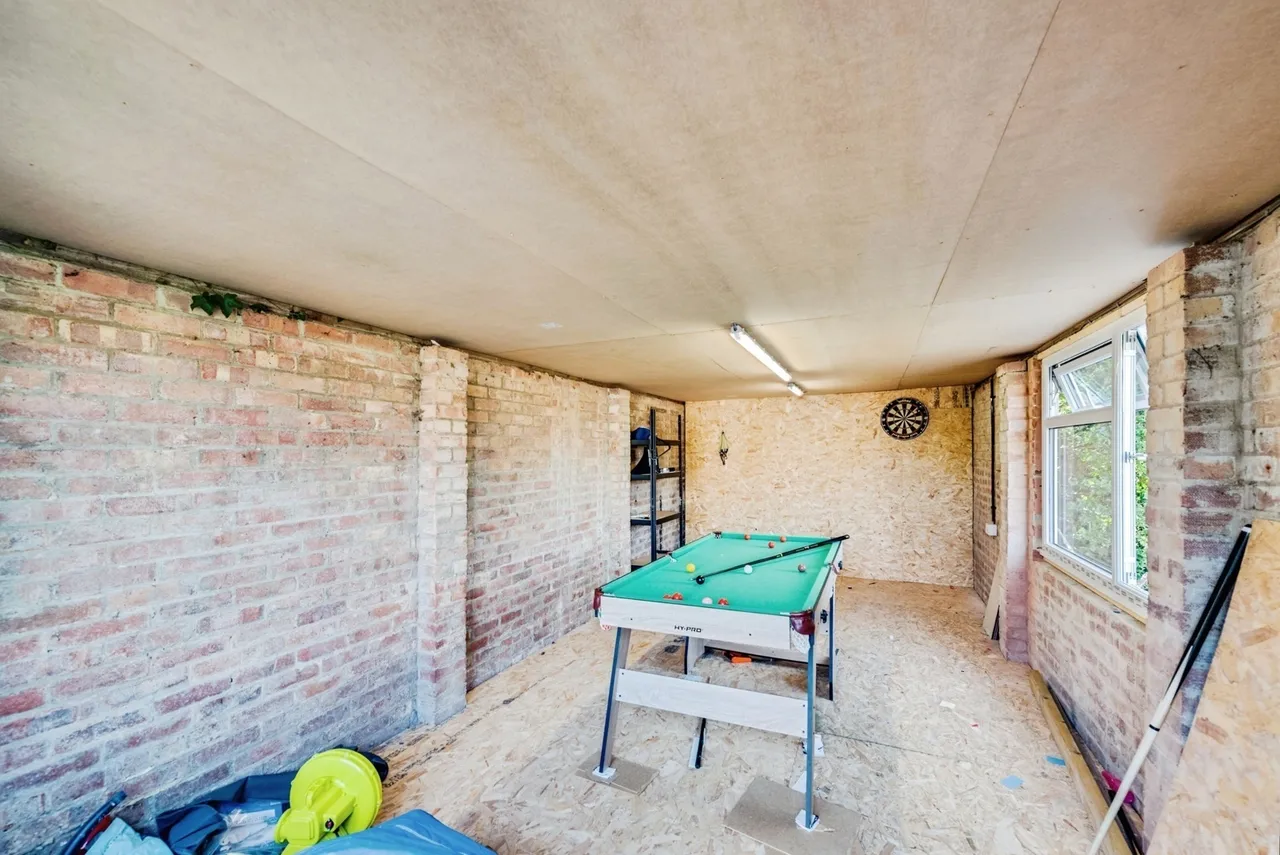Cleeve Lawn, Swindon, Wiltshire, SN3, photo 13