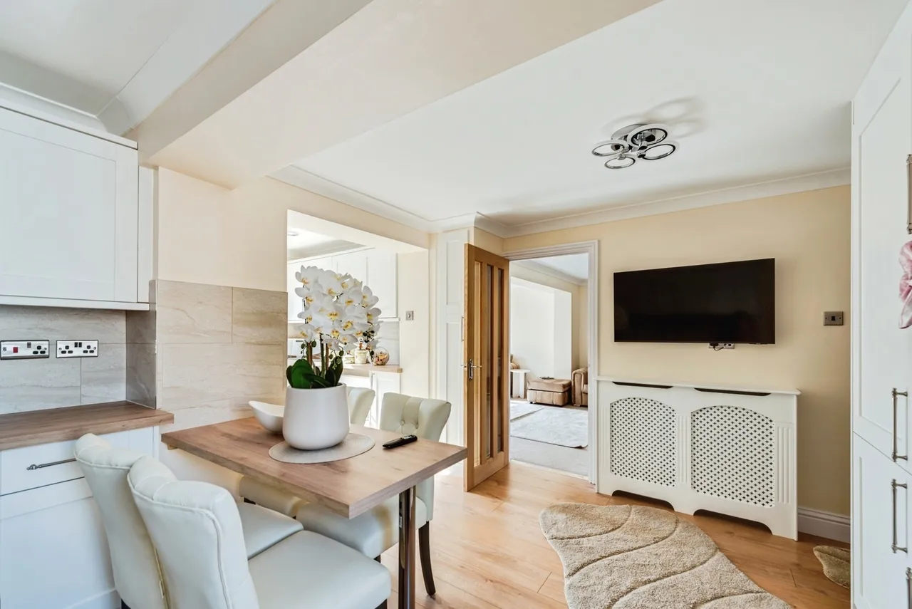 Cleeve Lawn, Swindon, Wiltshire, SN3, photo 4
