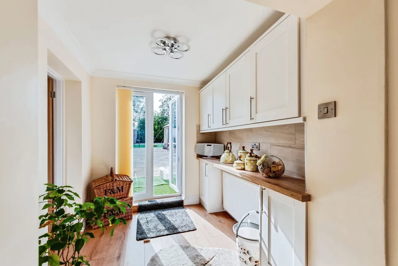 Cleeve Lawn, Swindon, Wiltshire, SN3, photo 6