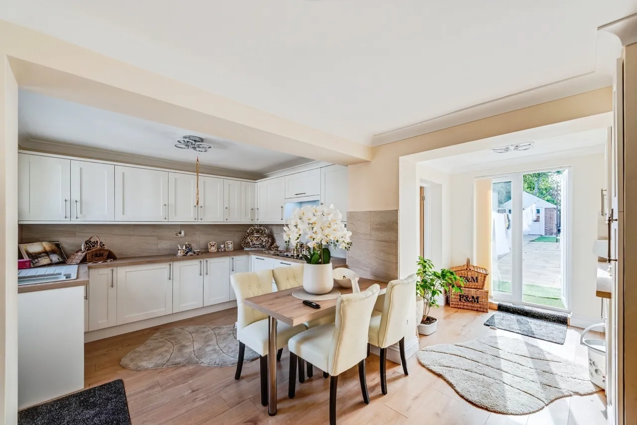 4 bed house for sale — Cleeve Lawn, Swindon, Wiltshire, SN3