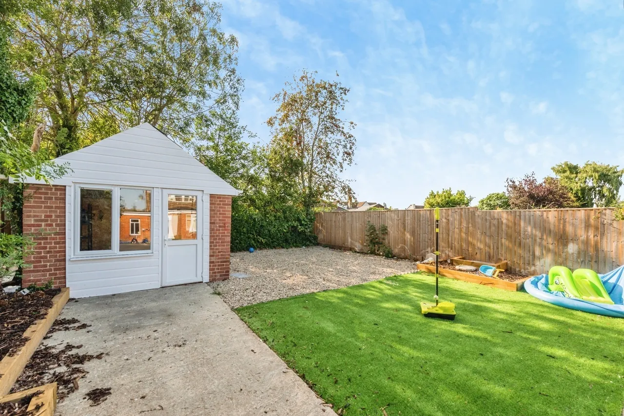 Cleeve Lawn, Swindon, Wiltshire, SN3, photo 15