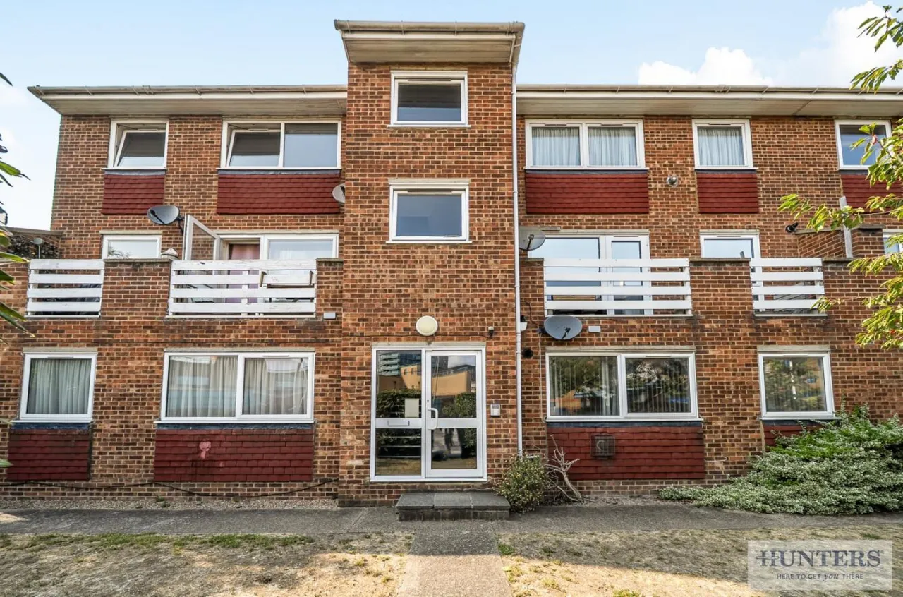2 bed flat for sale, Janet Court, Bexleyheath, DA7