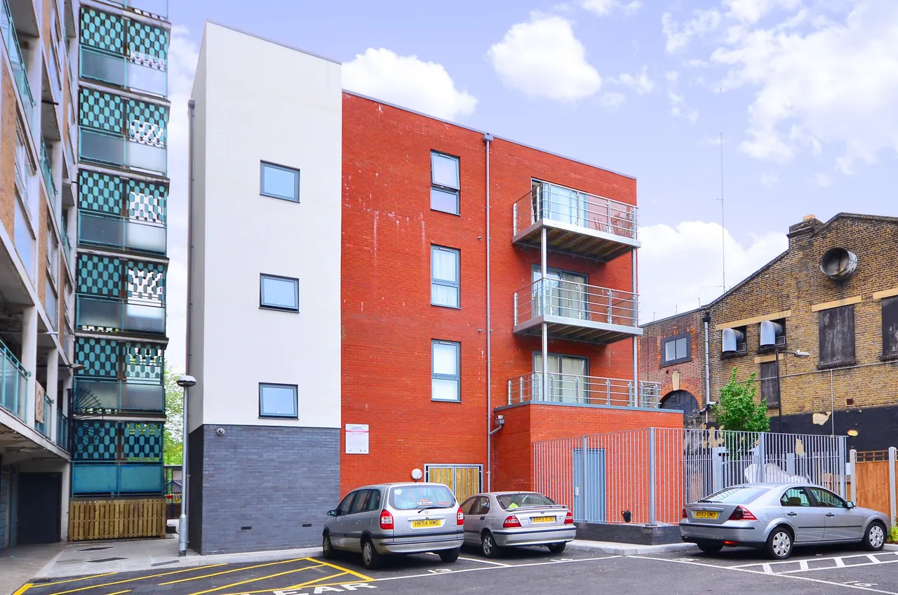 flat to rent — 4 Beckett Court, 7 Burdett Road, London