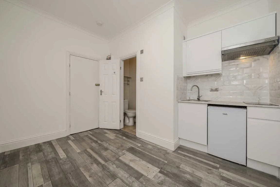 Hammersmith Grove, W6, photo 3