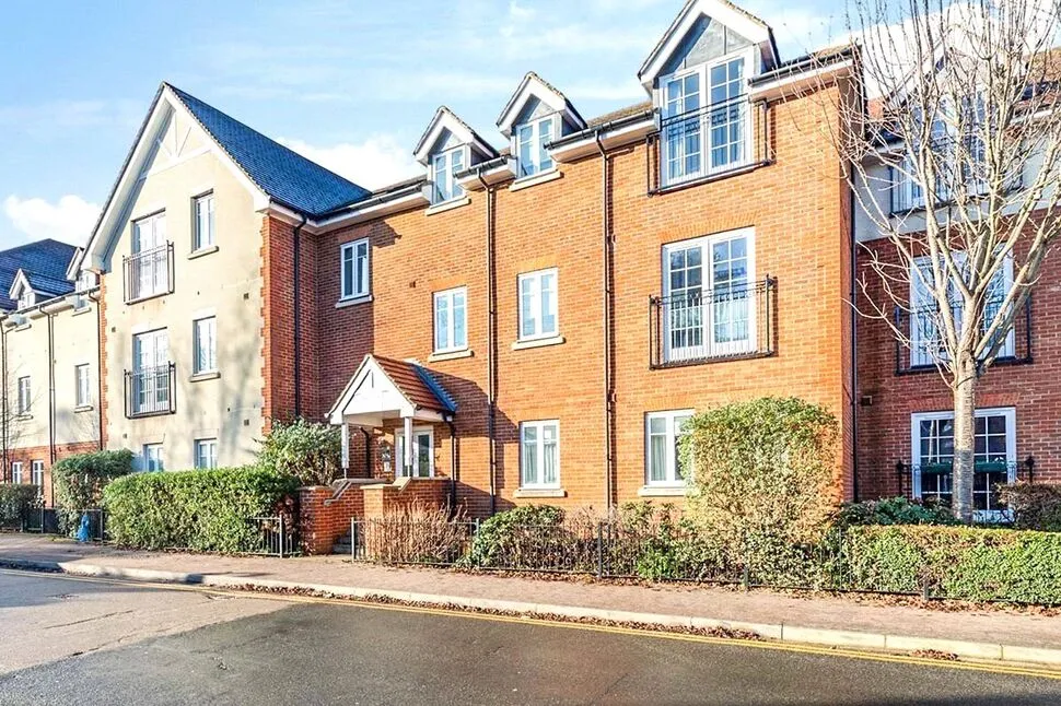 2 bed flat for sale, Whinbush Road, Hitchin, SG5
