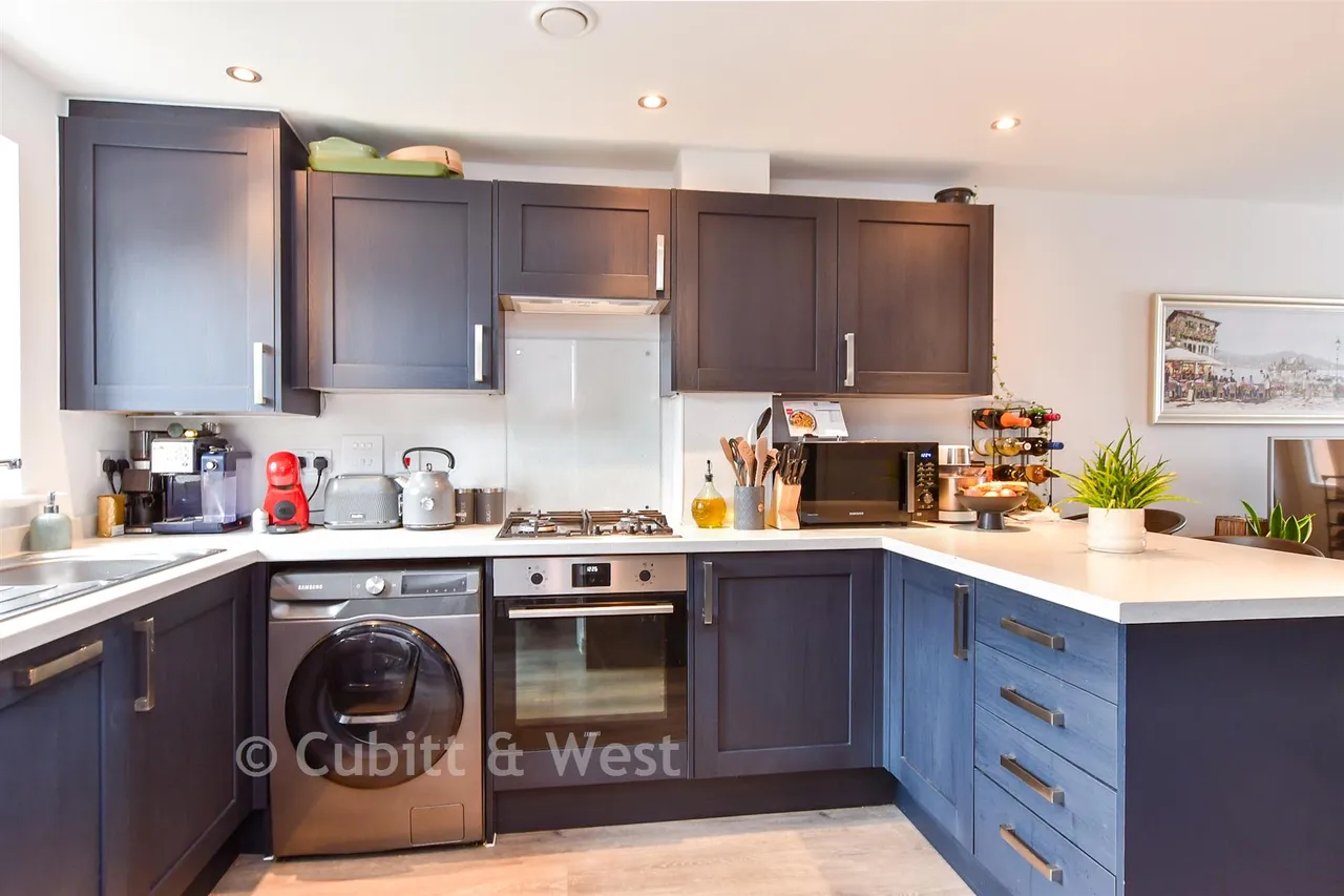 Bloom Close, Worthing, BN13, photo 3
