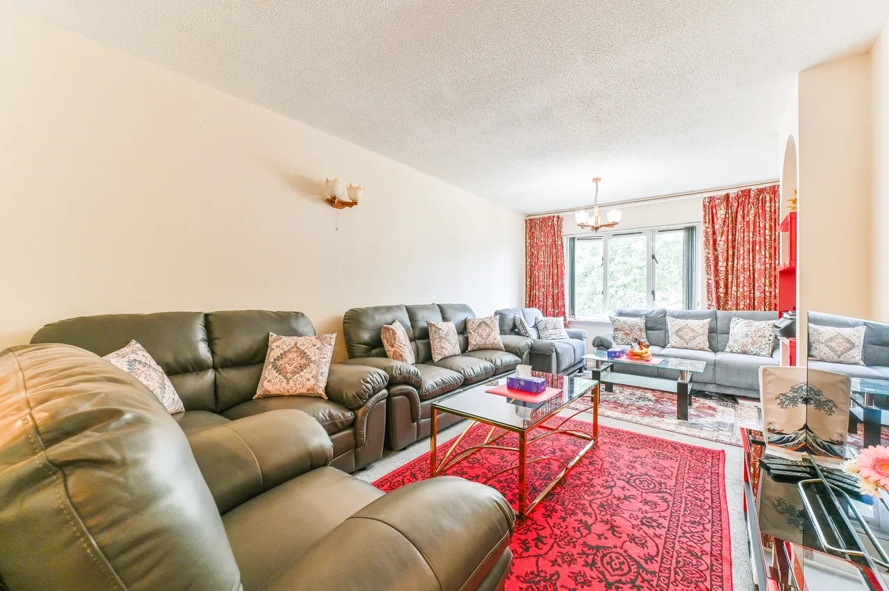 70 St Christophers Gardens, Thornton Heath, photo 2