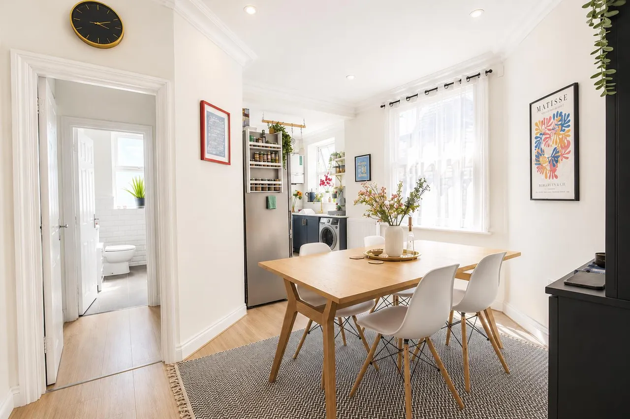 2 bed flat for sale, Upper Richmond Road West, East Sheen, SW14