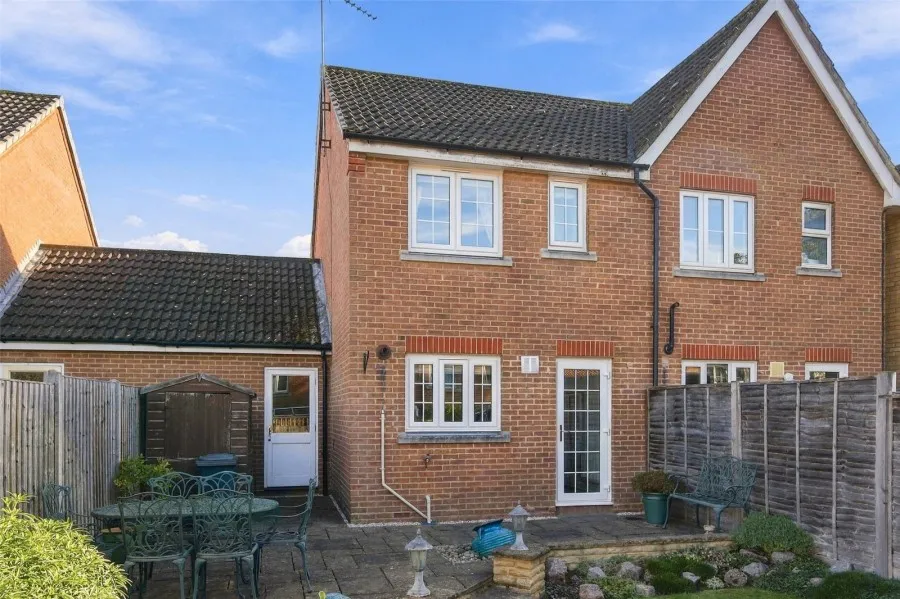 with 2 bedrooms in Church Langley, Harlow, CM17, photo 10