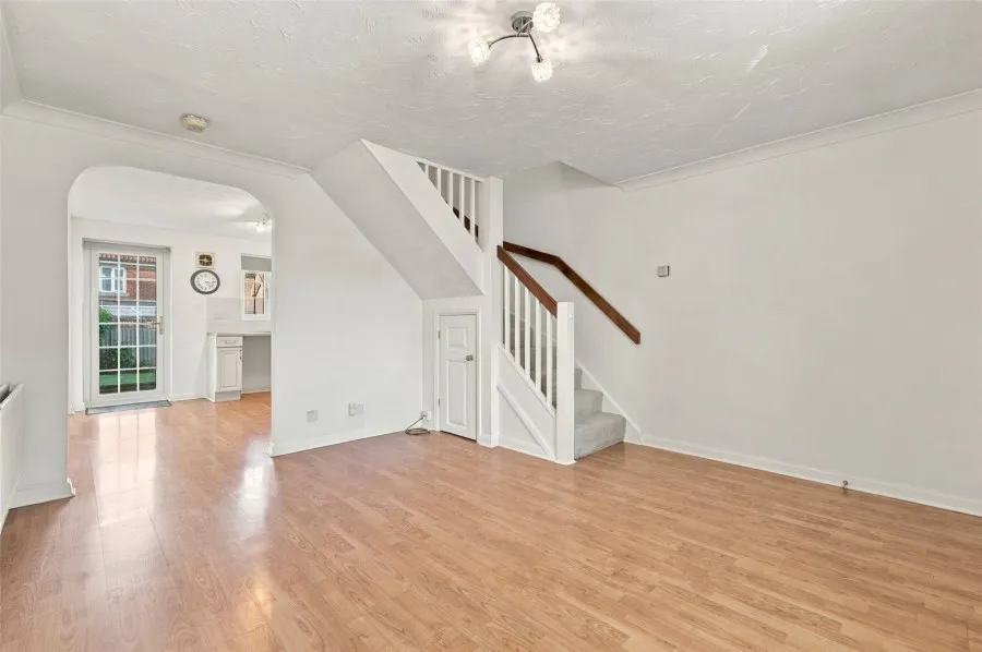 with 2 bedrooms in Church Langley, Harlow, CM17, photo 4