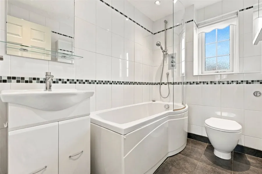 with 2 bedrooms in Church Langley, Harlow, CM17, photo 7