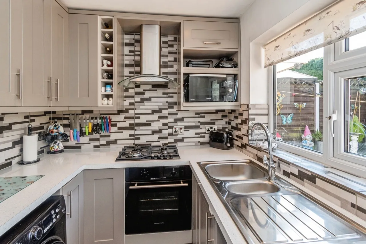 Mount Close, Cheslyn Hay, Walsall, WS6, photo 3