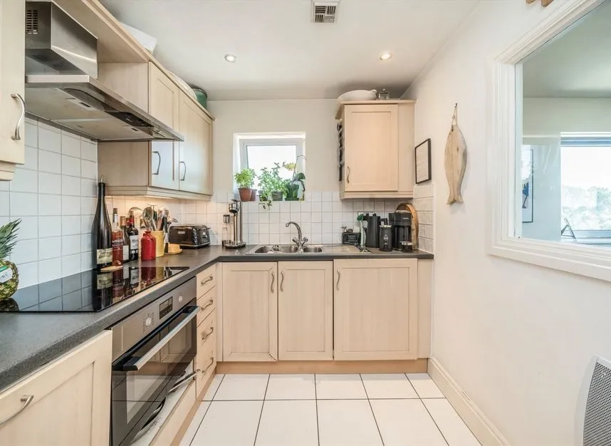 Holland Gardens, Brentford, TW8, photo 3