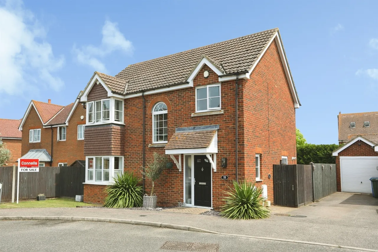 3 bed house for sale — Stangate Drive, Iwade, Sittingbourne