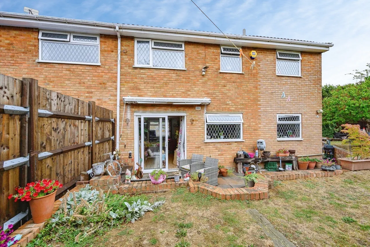Bembridge Gardens, Luton, Bedfordshire, LU3, photo 13