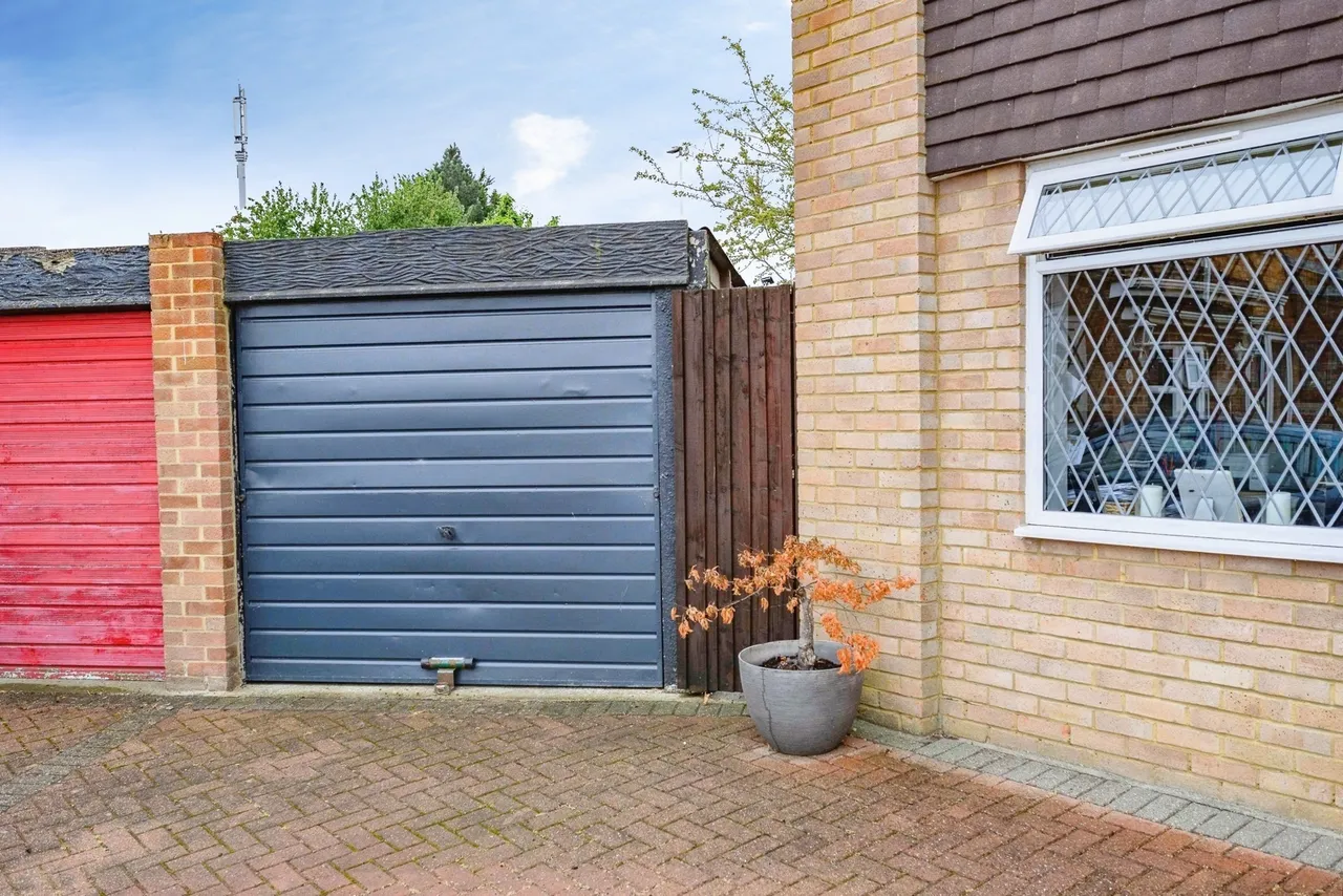 Bembridge Gardens, Luton, Bedfordshire, LU3, photo 14