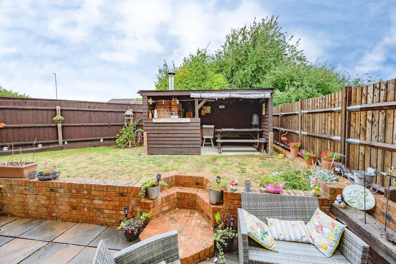Bembridge Gardens, Luton, Bedfordshire, LU3, photo 11