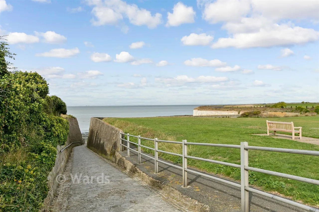 Epple Bay Avenue, Birchington, CT7, photo 8