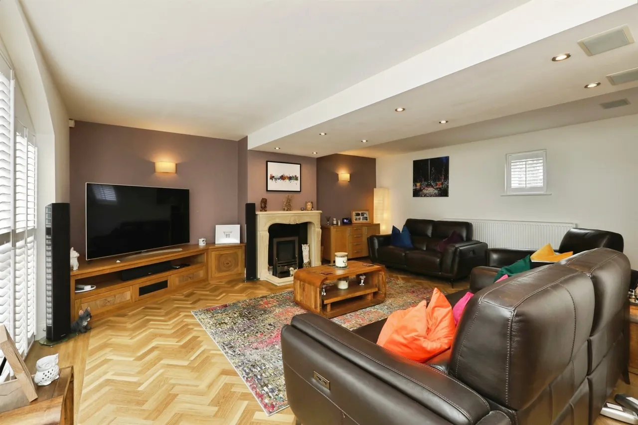 Main Street, Pollington, DN14, photo 7