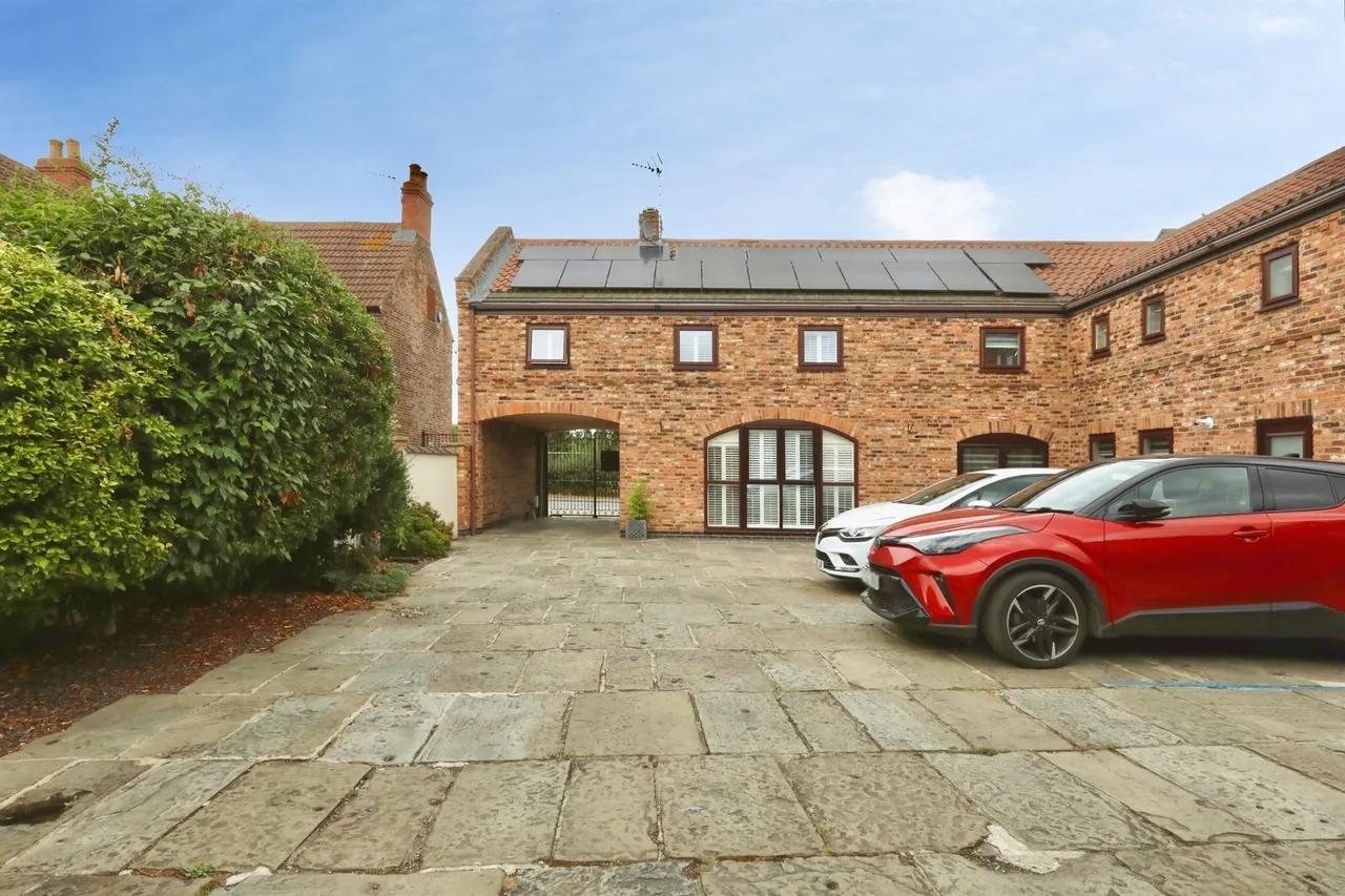 Main Street, Pollington, DN14, photo 2