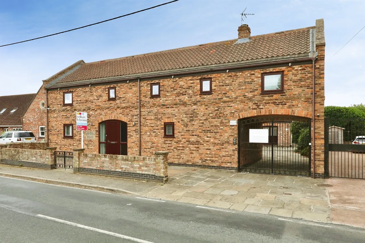 9 bed house for sale, Main Street, Pollington, DN14