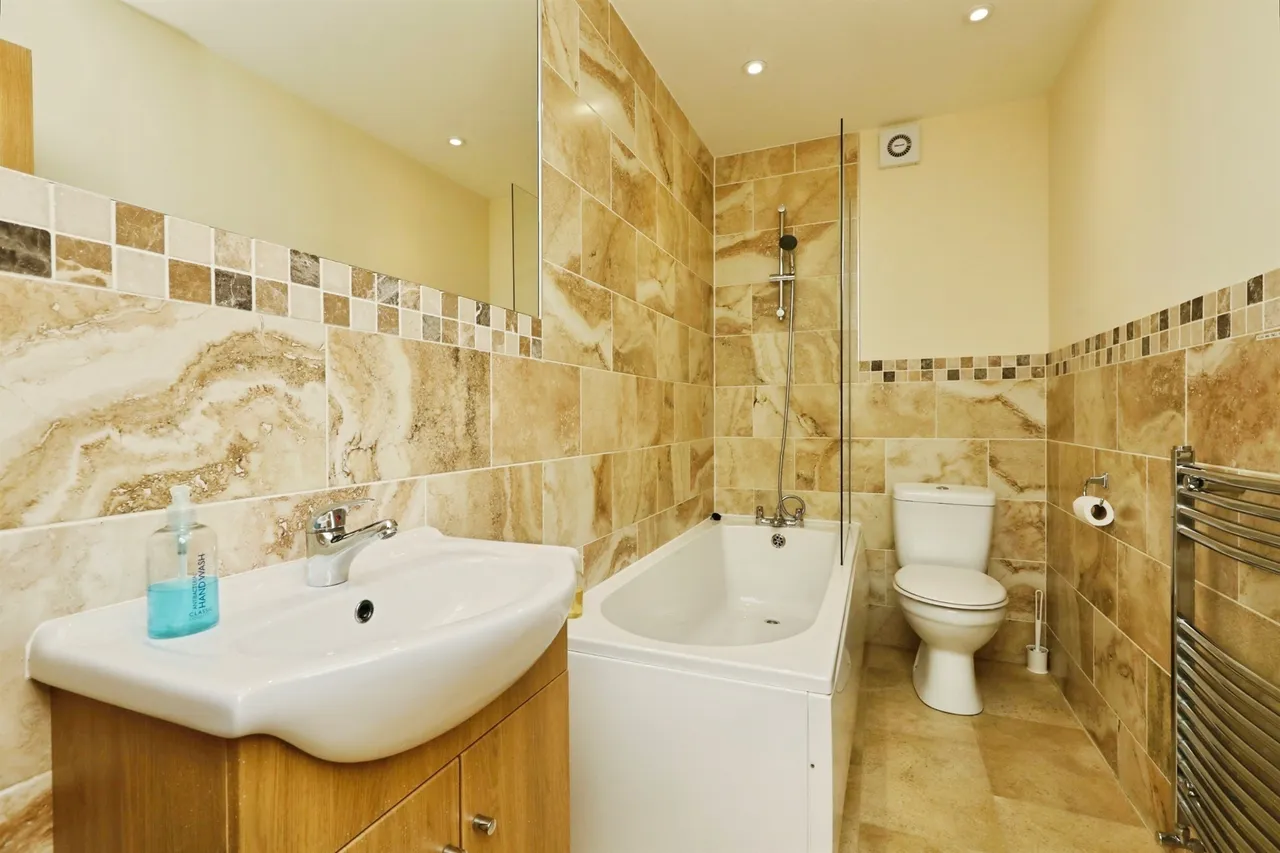 Main Street, Pollington, DN14, photo 32