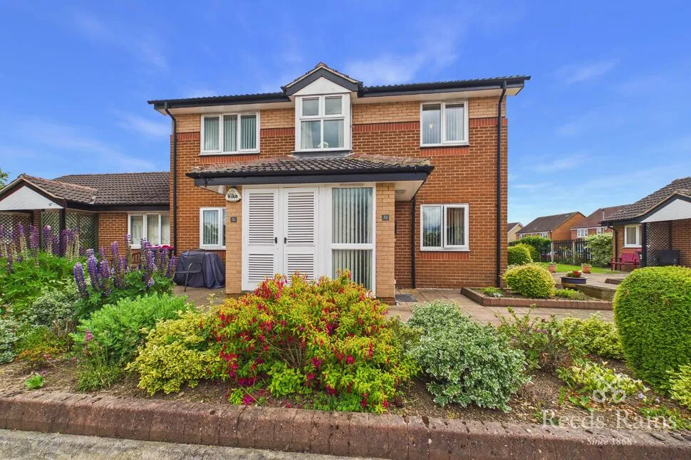 2 bed flat for sale, St. Albans Court, Wickersley, S66