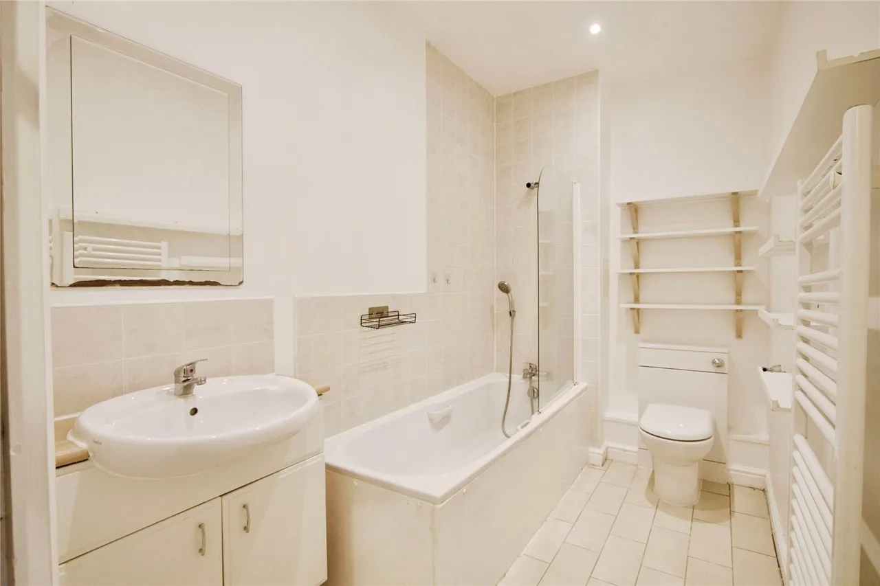 High Road, LONDON, London, N12, photo 12
