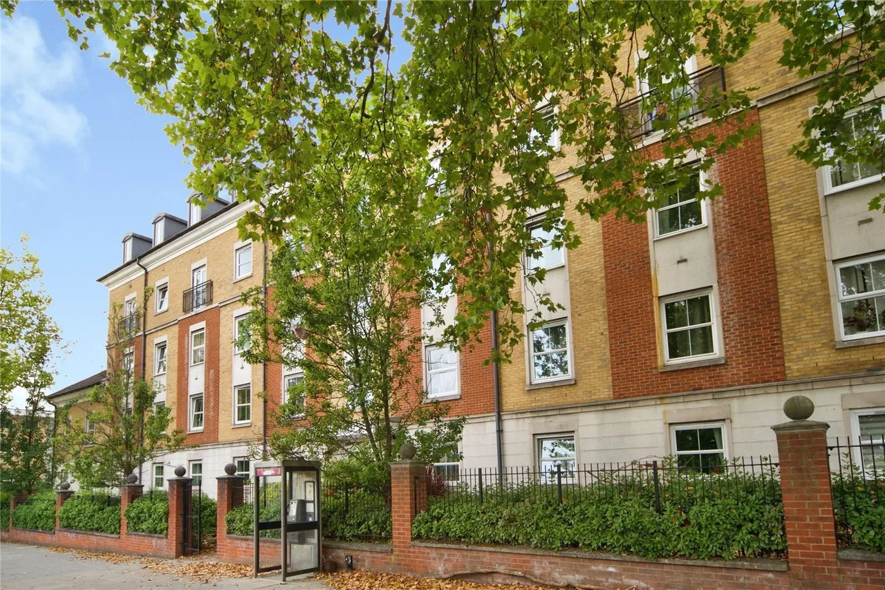 High Road, LONDON, London, N12, photo 15