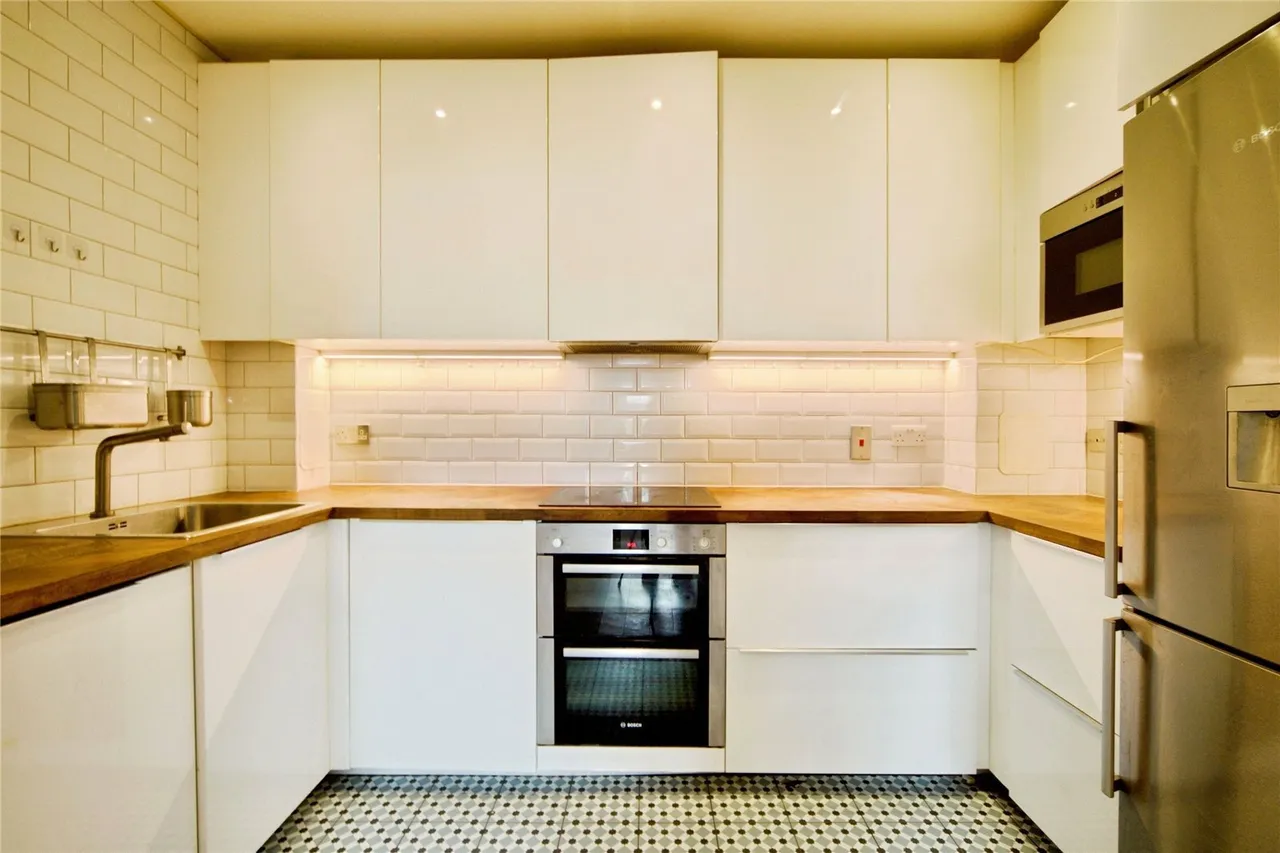 High Road, LONDON, London, N12, photo 4