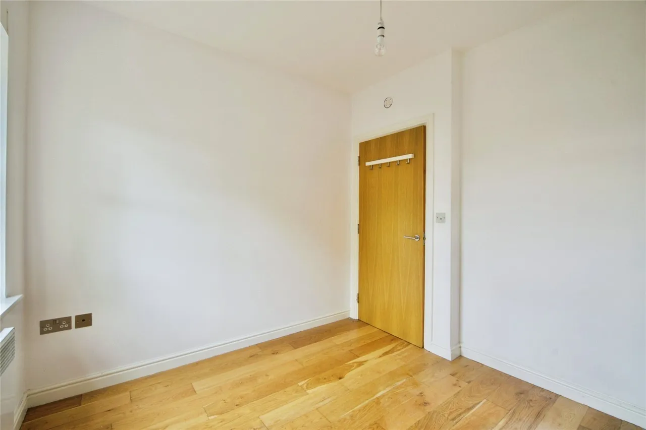 High Road, LONDON, London, N12, photo 11