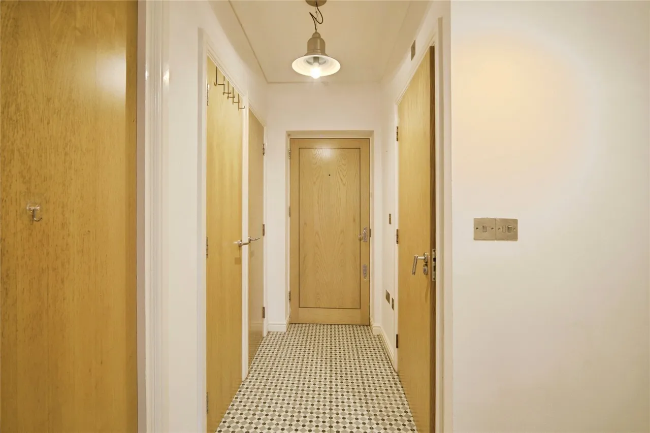 High Road, LONDON, London, N12, photo 13