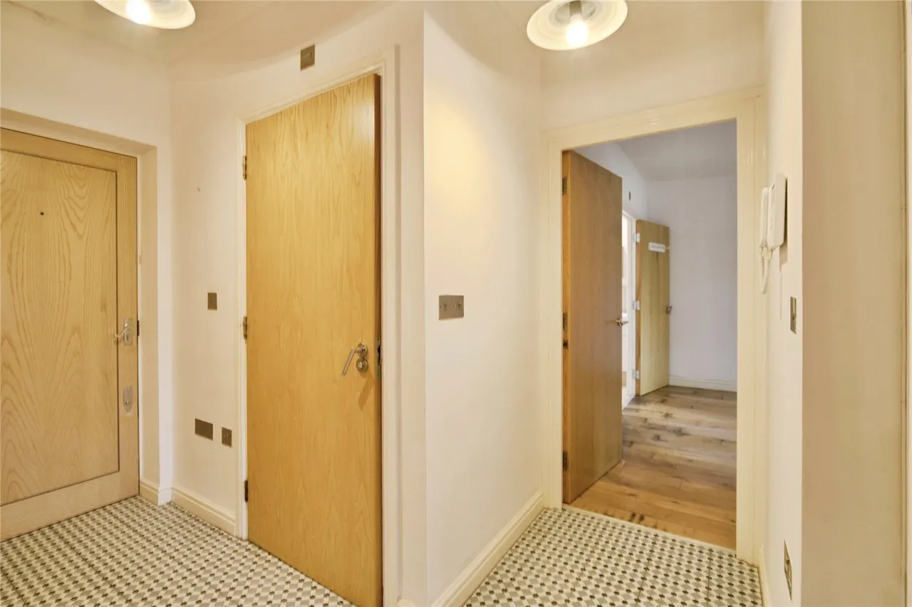 High Road, LONDON, London, N12, photo 14