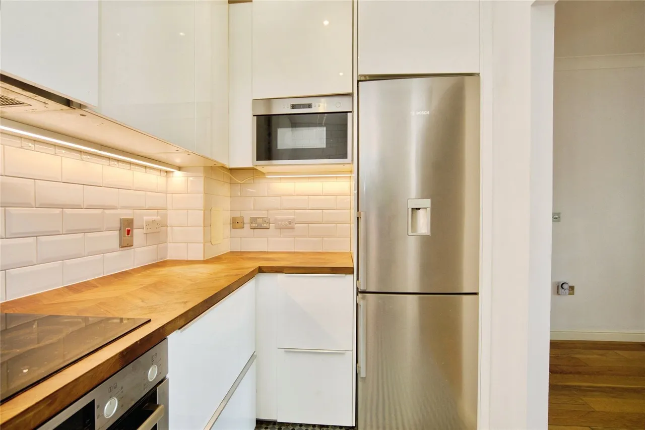 High Road, LONDON, London, N12, photo 5