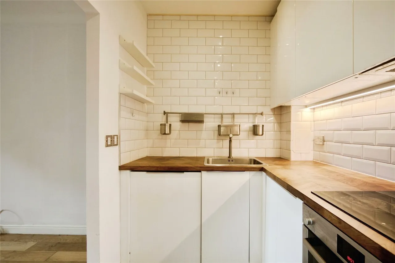High Road, LONDON, London, N12, photo 6