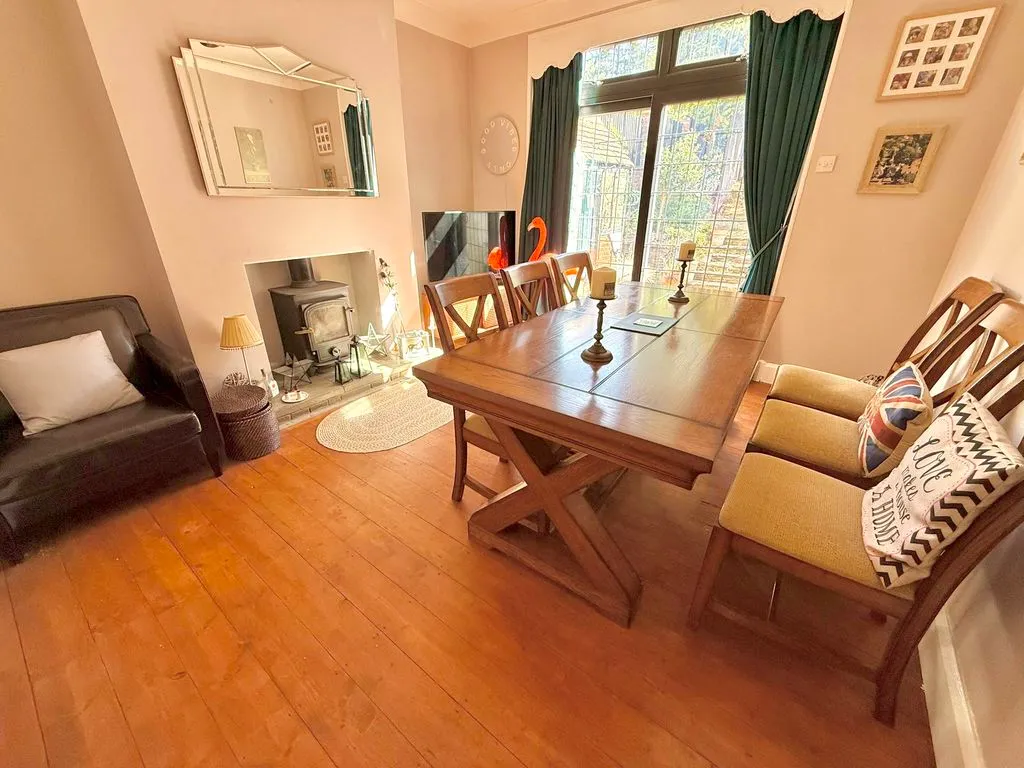 Elmwood Crescent, Luton LU2 7HY, photo 12