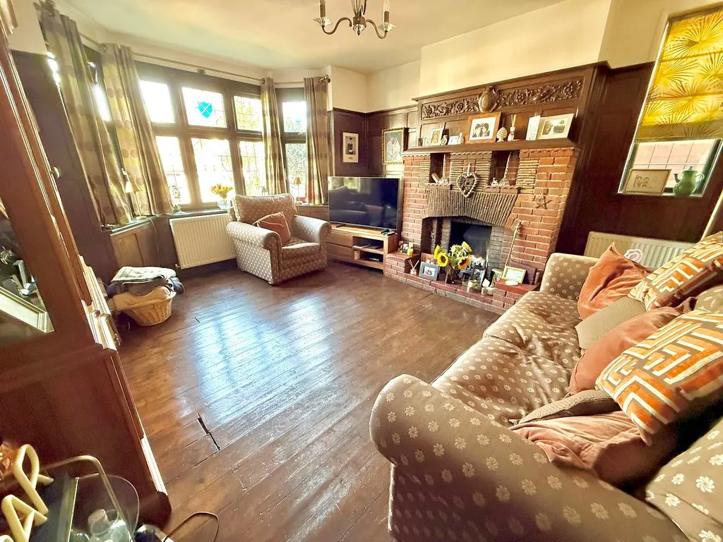 Elmwood Crescent, Luton LU2 7HY, photo 3