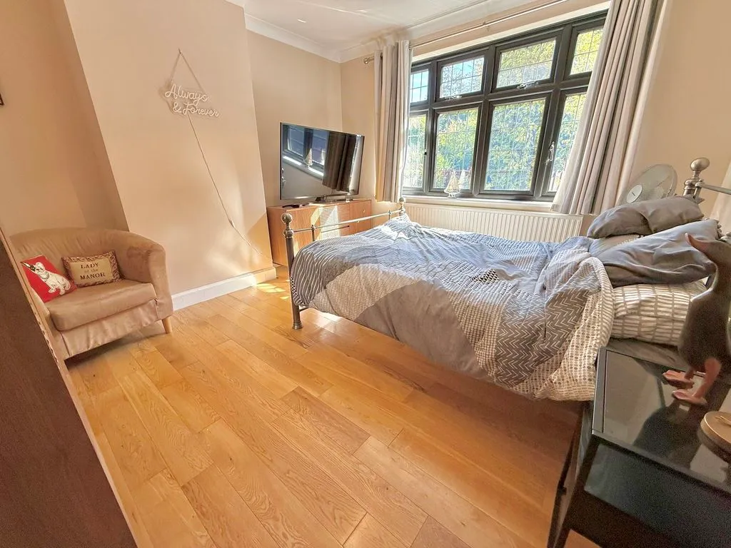 Elmwood Crescent, Luton LU2 7HY, photo 8