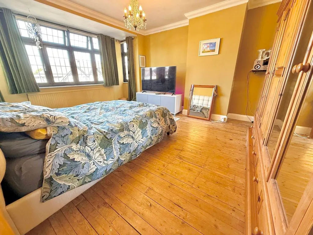 Elmwood Crescent, Luton LU2 7HY, photo 7